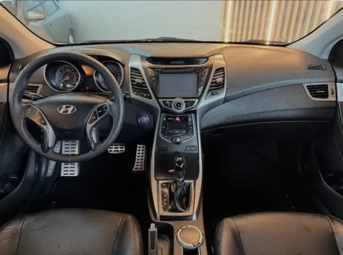 Hyundai Elantra GLS 2.0 16V Flex Aut. 2015