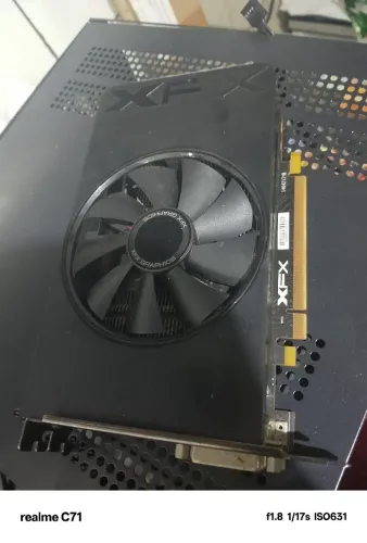 Vende-se essa placa de video radeon r7 260x 2gb funcionando perfeitamente