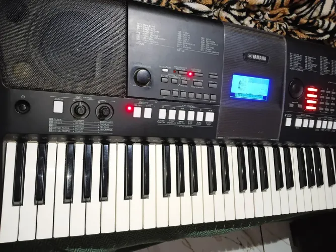 VENDO TECLADO YAMAHA PSRE 423
