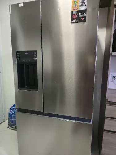 Geladeira side by size Electrolux im8is