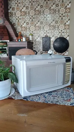 Microondas Eletrolux 31 litros excelente estado