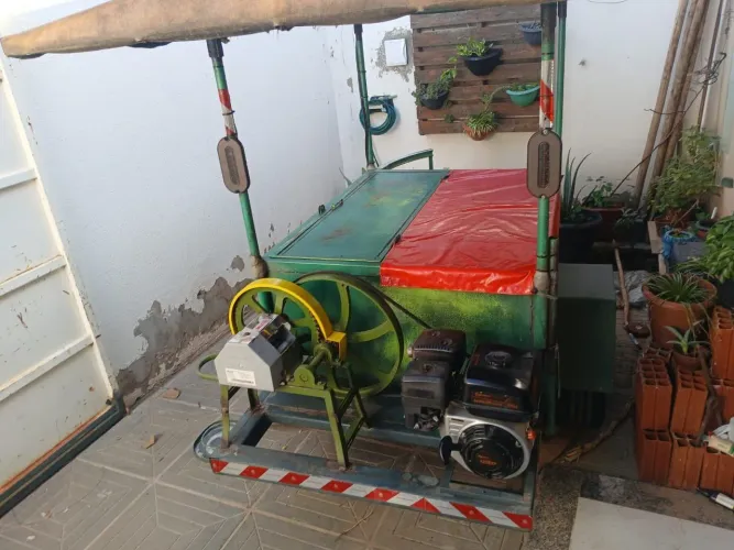 Engenho de Caldo de Cana Completo com Motor - Pronto para Trabalhar