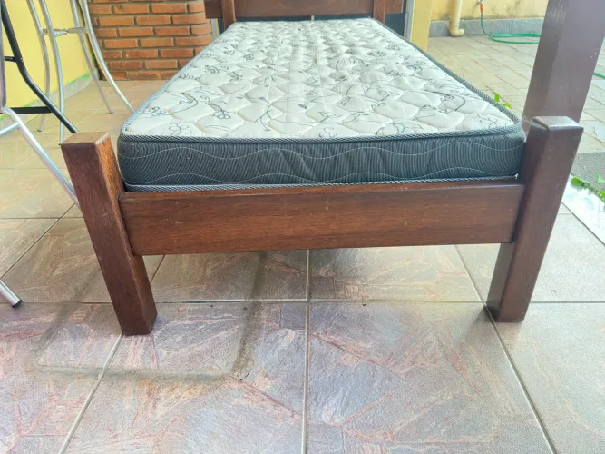 Cama Solteiro Sucupira maciça com Colchão Ortobom Pro-Saude