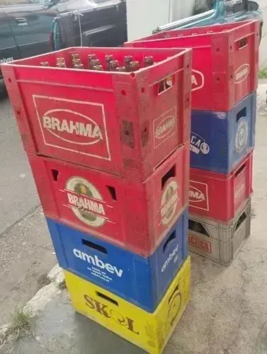 Caixa Plástica com 24 Garrafas de 600 ml