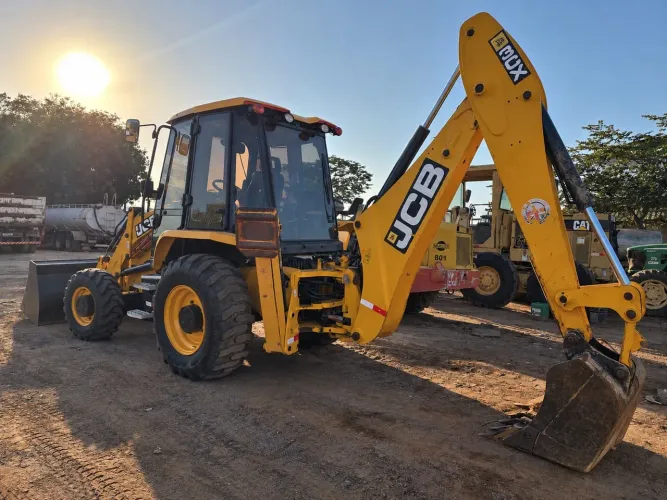 ÁGIO RETRO ESCAVEDEIRA JCB