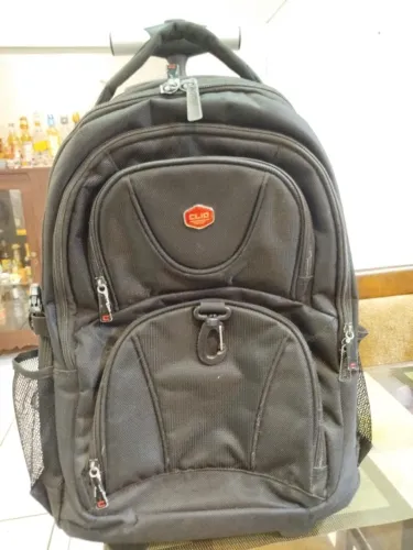 Mochila Executiva com Rodinhas - Marca Clio - Semi-nova