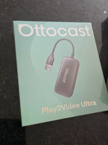 Ottocast Play2 Video Ultra lacrada na vaixa