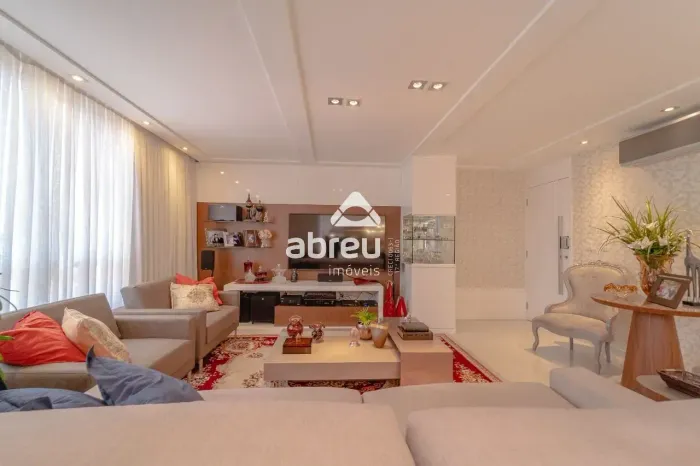 Apartamento 180m²  2 vagas soltas 3 quartos  escritorio e dependencia em Petrópolis - Nata