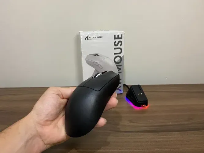 Mouse Gamer Preto com RGB sem Fio x11 Shark Attack, com base de carregamento