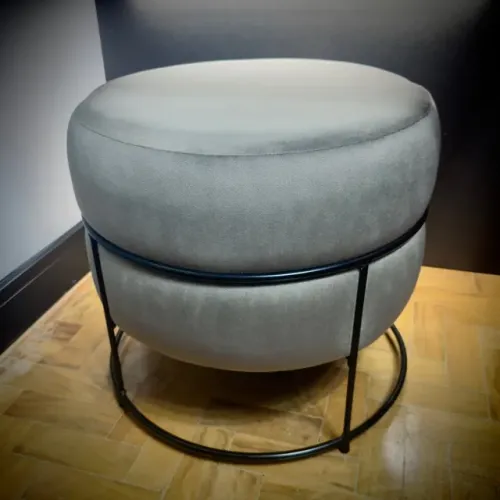 Puff em Veludo Cinza com Suporte - 40X42cm