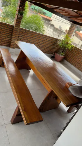 Mesa de madeira angelim branco