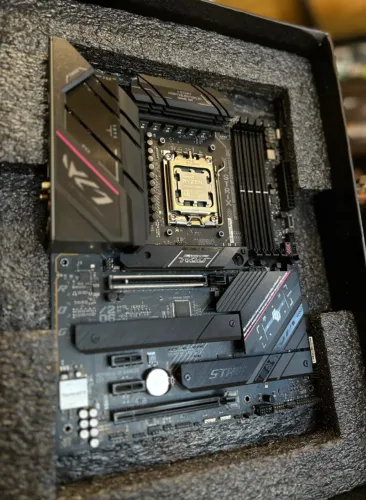 (LOJA FÍSICA) Kit upgrade am5 Ryzen 7800X3D + Rogstrix b650 gaming wifi Atx