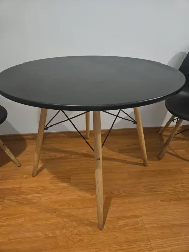 Mesa Redonda 90 cm preta 4 cadeiras