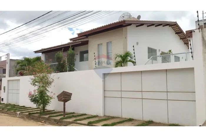 Casa Luxo com Piscina à Venda em Jequié, Bahia