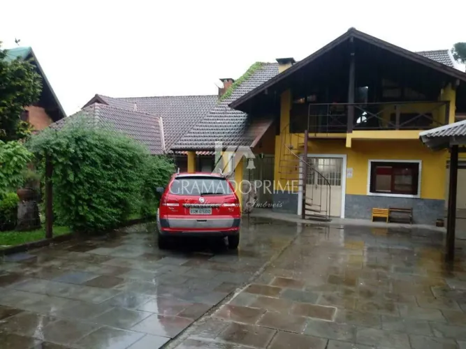 EXCELENTE CASA A VENDA EM CANELA