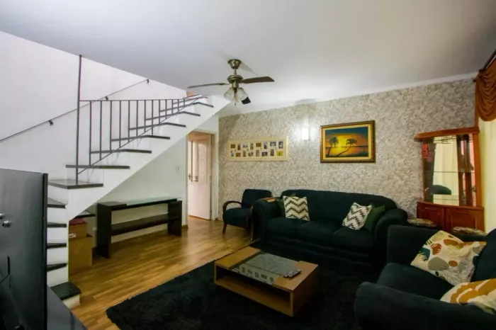 Casa com 03 dormitórios para locação, 320m² por R$ 5,250,00/ Mês na Vila Scarpelli- Santo