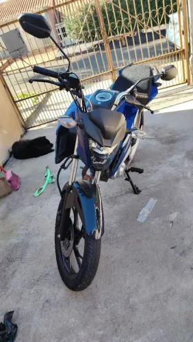 Vende moto Honda cg fan 160 2025.