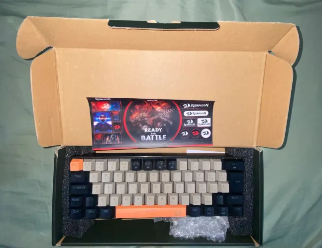 Teclado Gamer Redragon Lakshmi Sunsire 60% Single Color LED Branco Switch Marrom