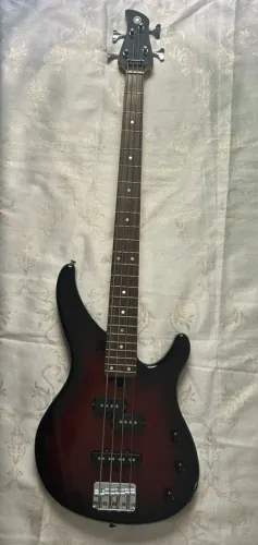Contrabaixo Yamaha 