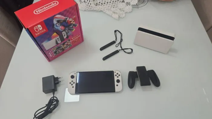 Vendo nintendo switch oled completo desbloqueado