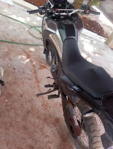 Moto financiada falta 23 parcela de 1300 pra quitar 23750 .quero 5.000