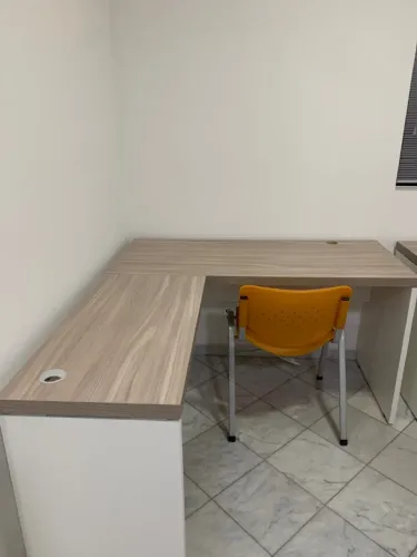 Mesa de Escritório em L / Mesa para Home Office - Excelente Estado