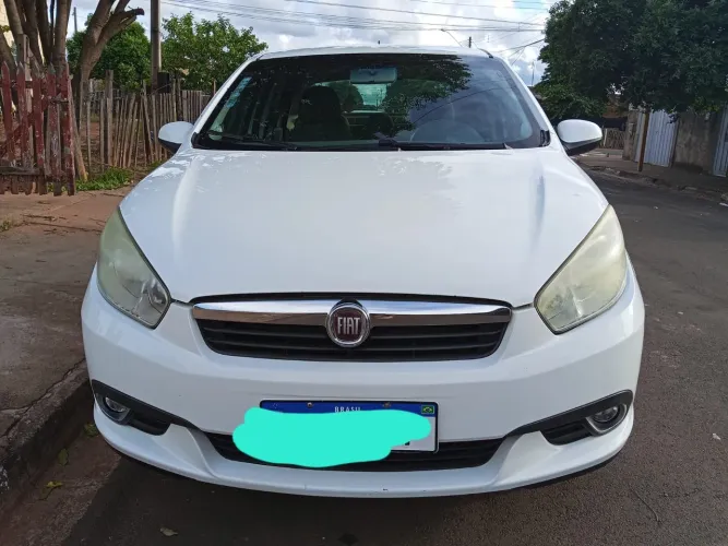 Fiat Grand Siena Essence 1.6 Flex 16V 2013