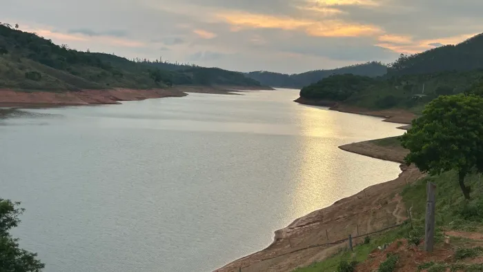 Chácara na Represa Paraibuna-Redencao-Barato