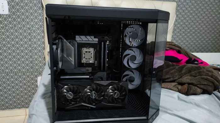 Gabinete hyte y70