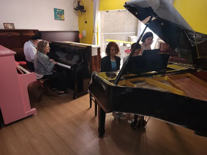 locação de pianos 360 reais mensais