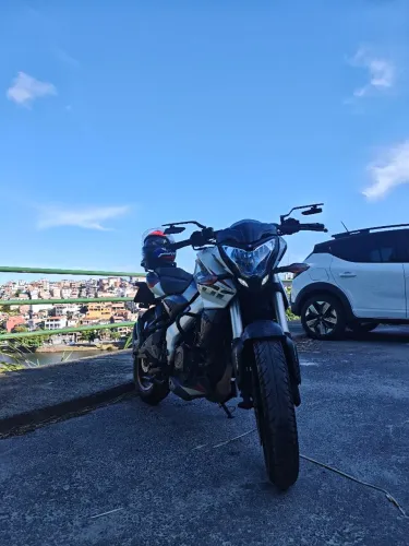 Bajaj Dominar 200 - 2023