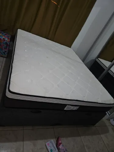 Cama box baú bipartido + colchão de molas (Queen)