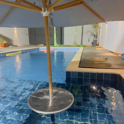 Espaço com piscina