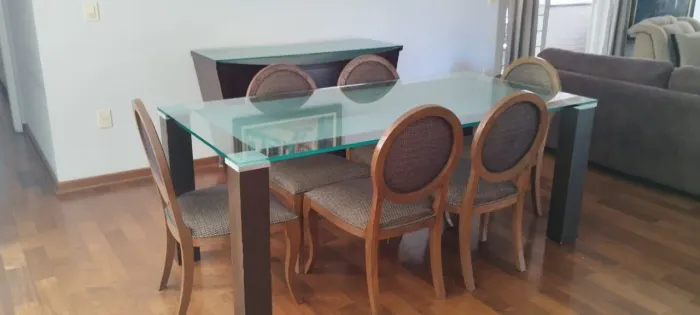 Mesa de vidro e madeira 8 lugares + 6 cadeiras estofadas 