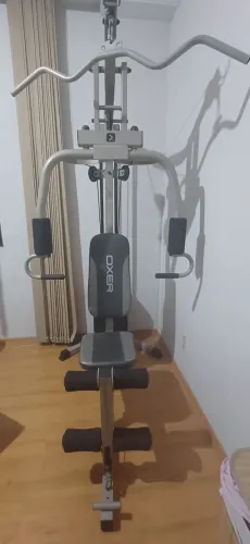 Estaçao de musculaçao e outros.