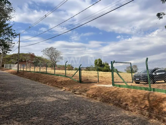 Terreno à venda no Condomínio Bosques de Notre Dame em Campinas na Davanti Imóveis.