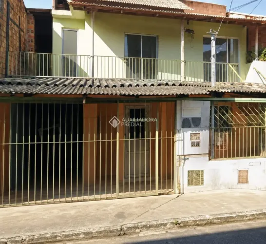 CASA COM 3 QUARTOS NO HUMAITA