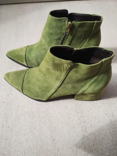 Bota em camurça verde N° 37 (Luiza Barcelos)