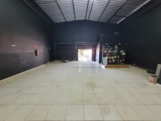Galpão disponível para locação no bairro Laranjeiras em Uberlândia-MG