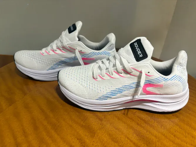 Tênis esportivo para corridas ou caminhadas
