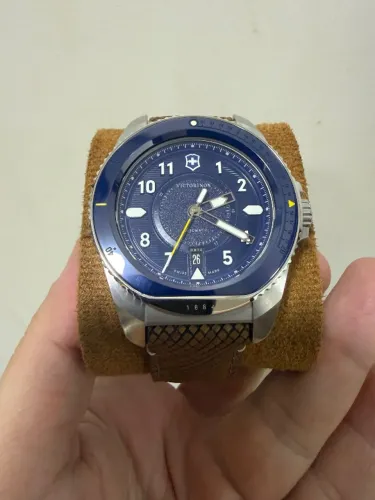 RELÓGIO VICTORINOX JOURNEY 1884 AUTOMÁTICO MADEIRA MARROM