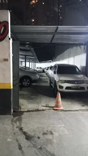Estacionamento e lava rápido