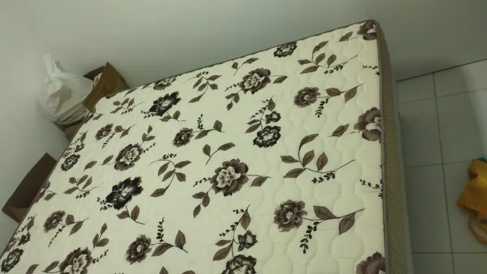 Vendo uma cama de casal
