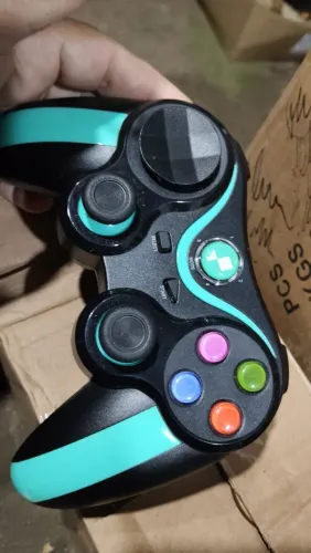 Vendo um controle de jogo no celular 