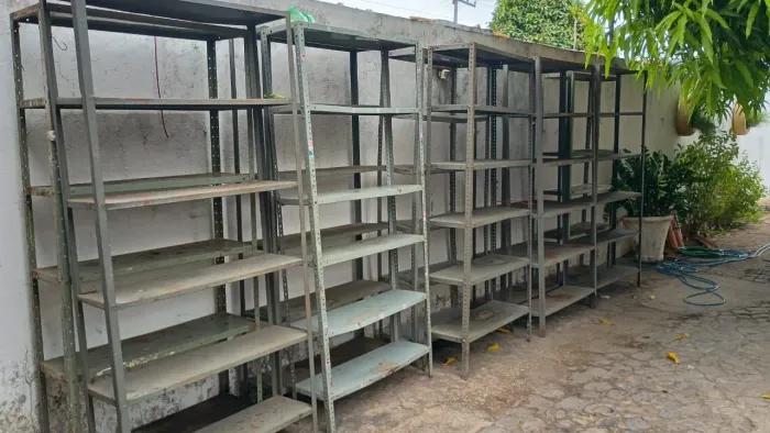 100,00 CADA ESTANTE