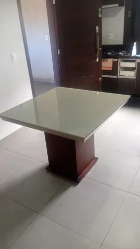Vendo somente a mesa pra 4 cadeiras