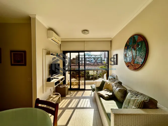 Apartamento reformado com lazer na Praia da Enseada, Guaruja