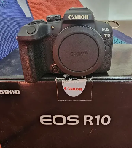Canon R10
