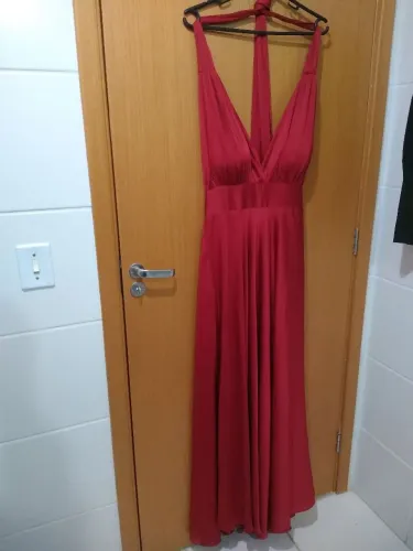 Alugo vestidos de festa