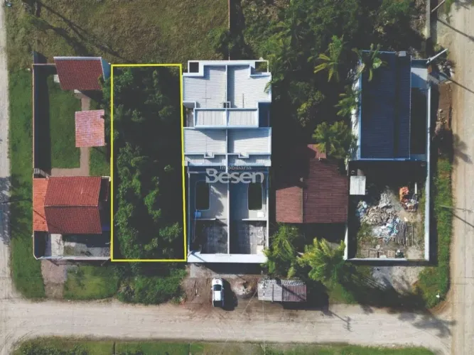 TERRENO À VENDA NA BARRA DO SAÍ A APENAS 400 METROS DO MAR!